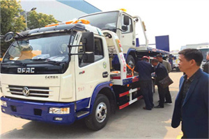 天柱汽车道路救援拖车价格